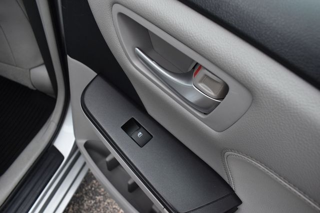 2015 Toyota Camry 4dr Sedan I4 Automatic XLE - 23008721 - 24