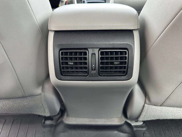 2015 Toyota Camry 4dr Sedan I4 Automatic XLE - 22975306 - 35