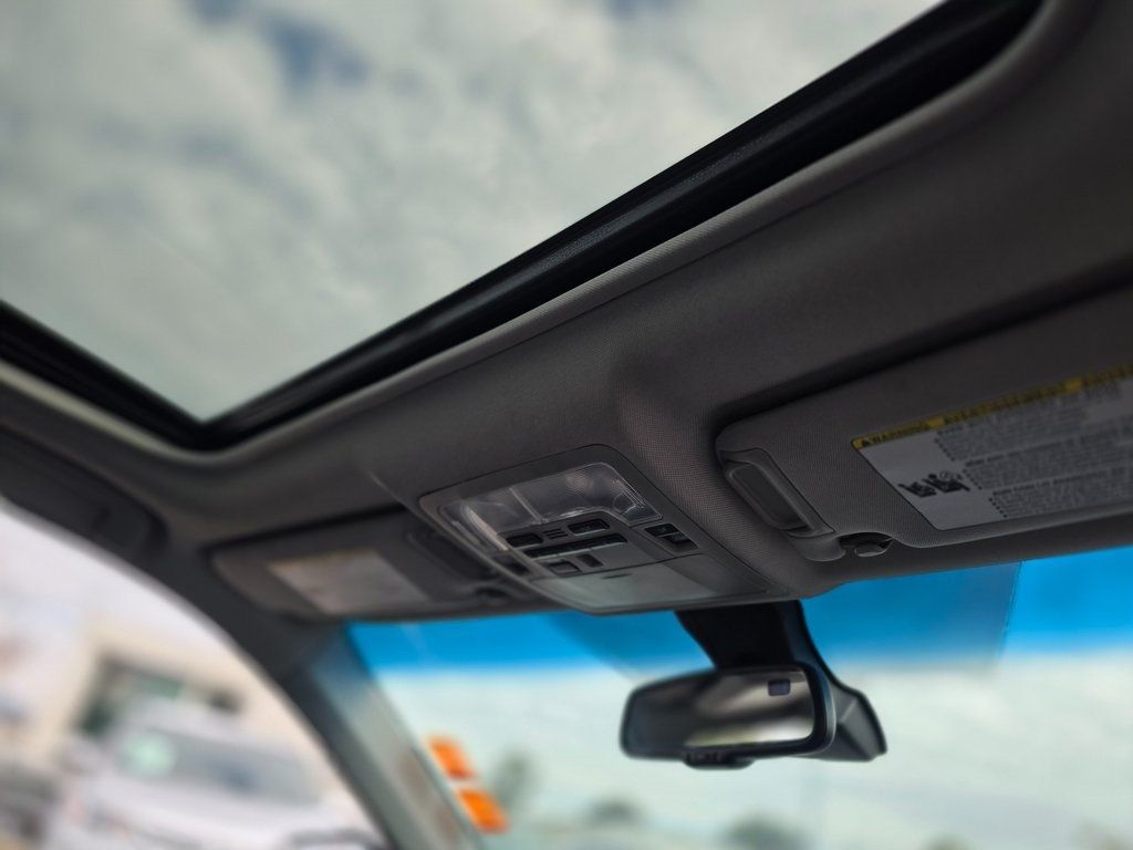 2015 Toyota Camry 4dr Sedan V6 Automatic XLE - 22977889 - 9