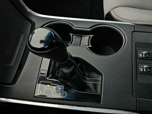 2015 Toyota Camry 4dr Sedan V6 Automatic XSE - 22981287 - 28