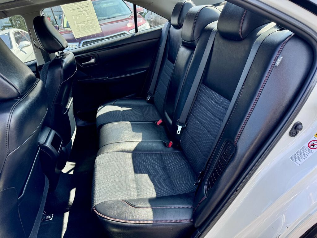 2015 Toyota Camry Hybrid  - 23066435 - 10