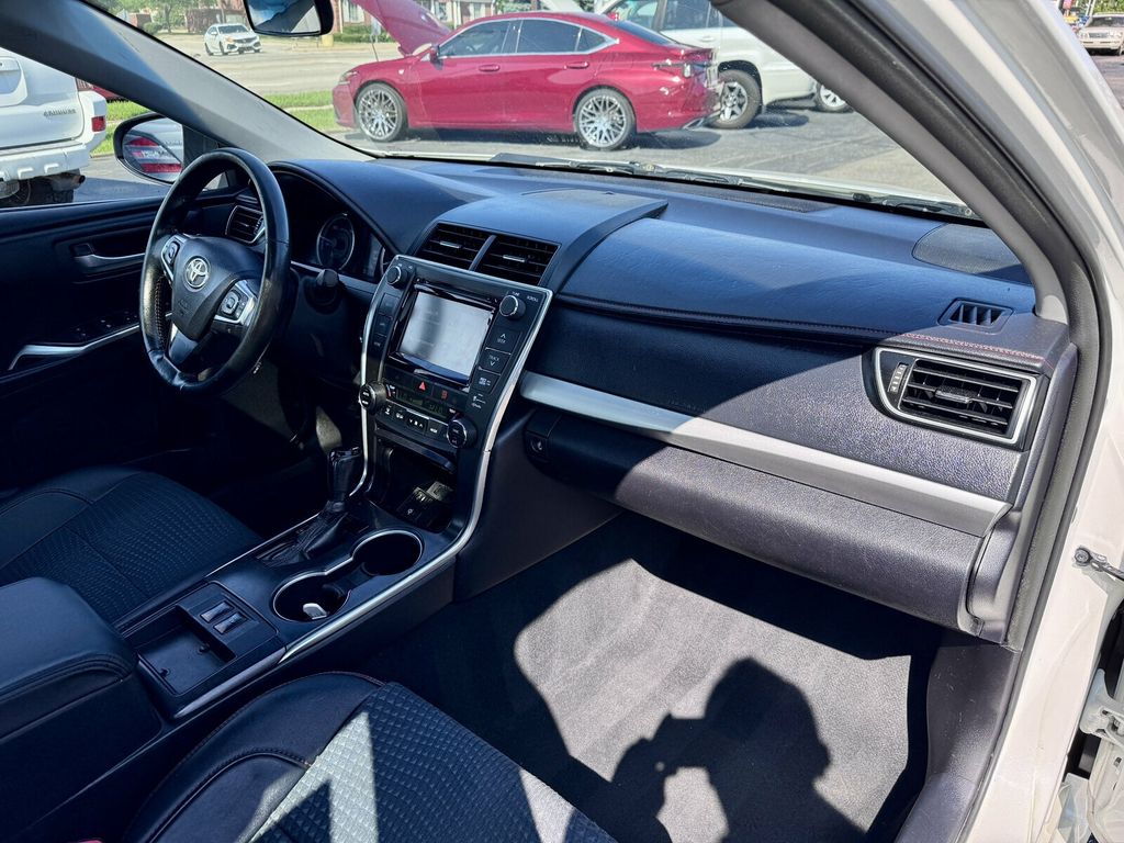 2015 Toyota Camry Hybrid  - 23066435 - 11