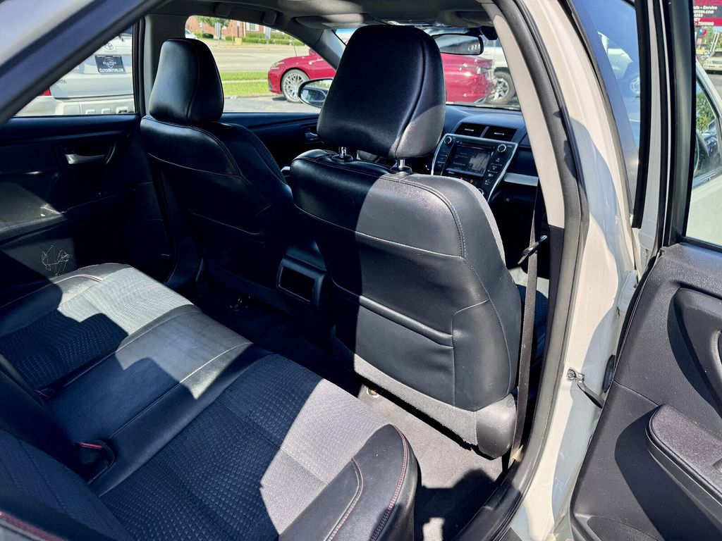 2015 Toyota Camry Hybrid  - 23066435 - 13