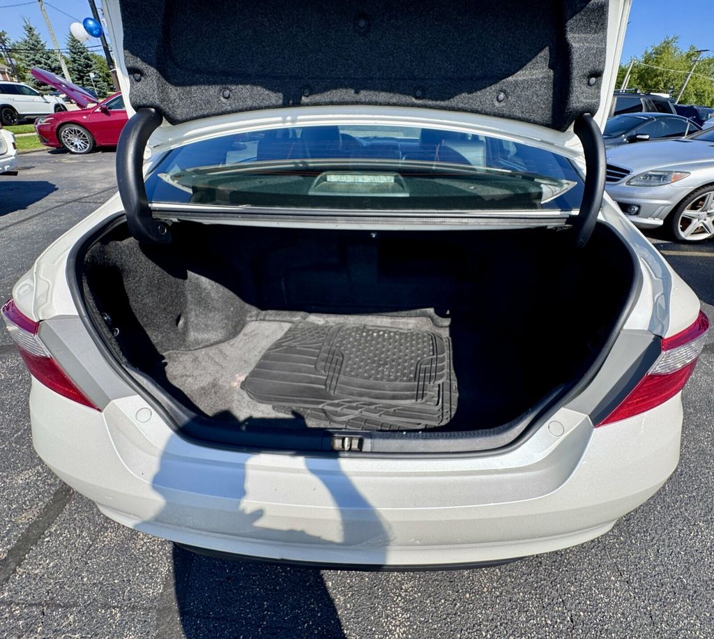2015 Toyota Camry Hybrid  - 23066435 - 15