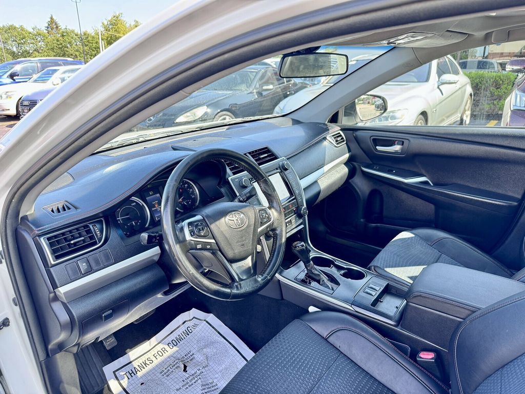 2015 Toyota Camry Hybrid  - 23066435 - 7