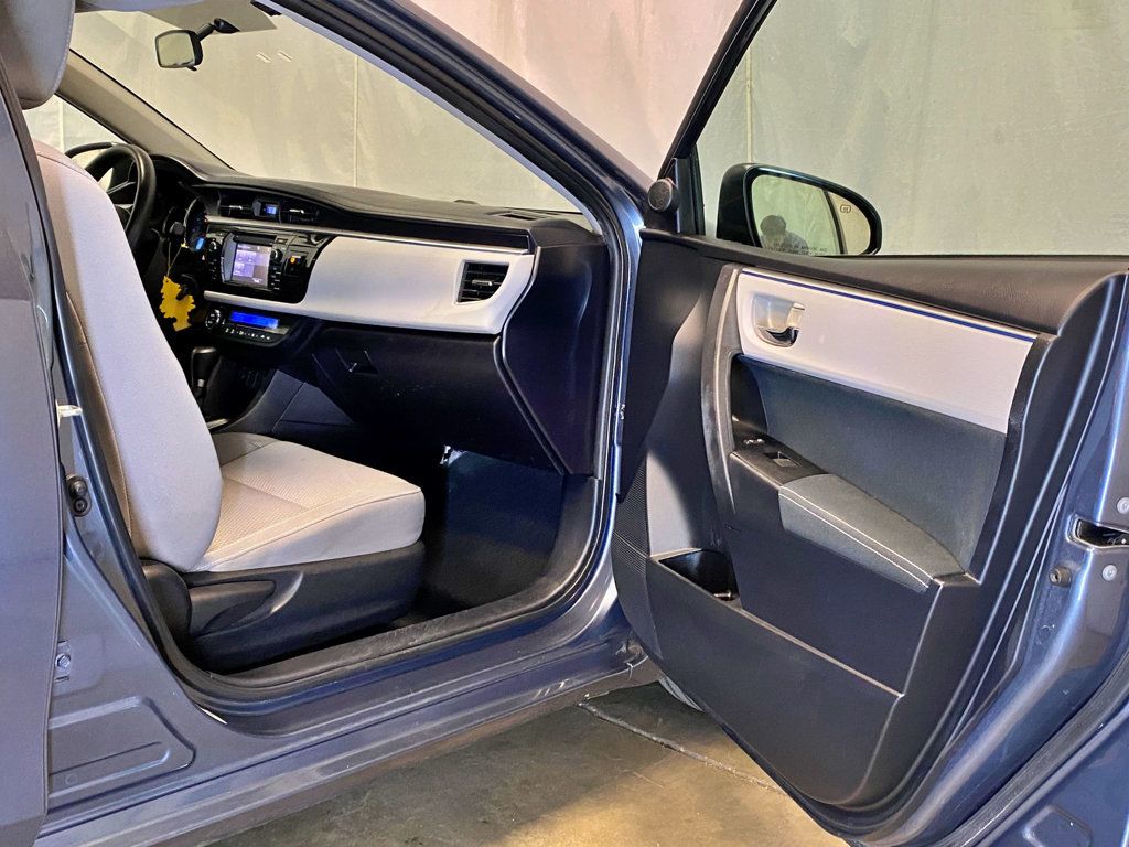 2015 Toyota Corolla 4dr Sedan CVT LE - 23008896 - 35