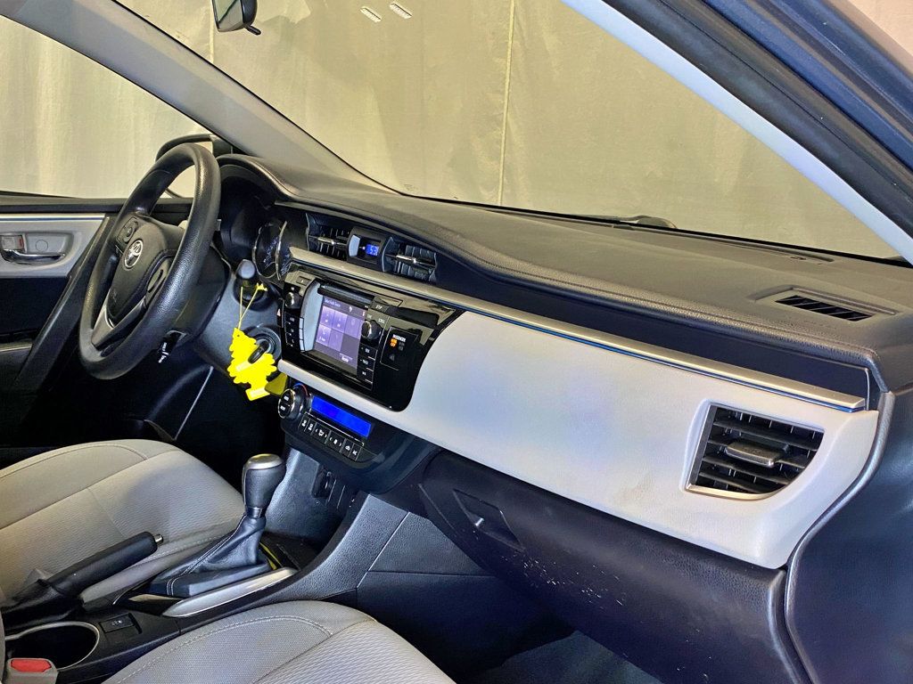 2015 Toyota Corolla 4dr Sedan CVT LE - 23008896 - 38