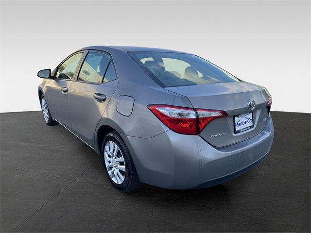 2015 Toyota Corolla LE photo 3