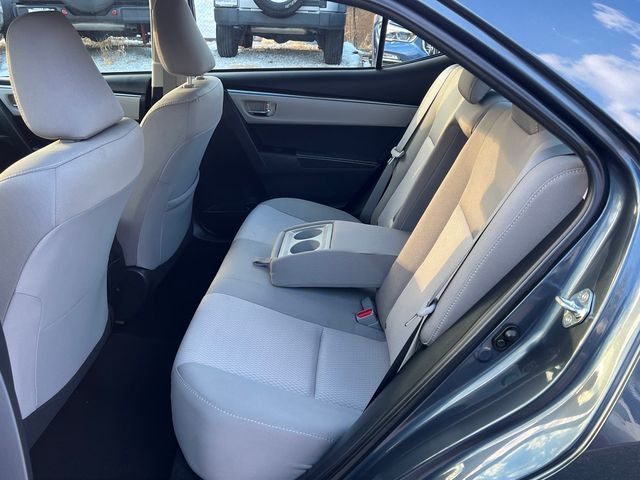 2015 Toyota Corolla 4dr Sedan CVT LE - 22991341 - 11