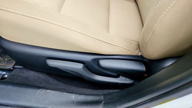 2015 Toyota Corolla 4dr Sedan CVT LE - 22995779 - 10