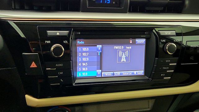 2015 Toyota Corolla 4dr Sedan CVT LE - 22995779 - 17