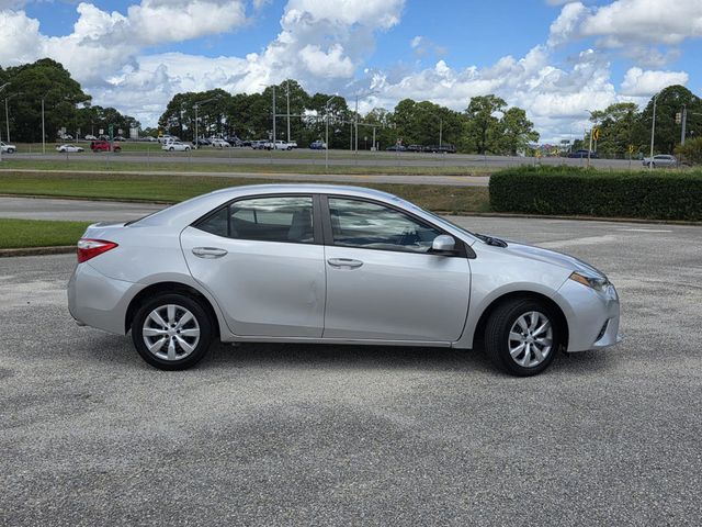 2015 Toyota Corolla LE - 23090291 - 29