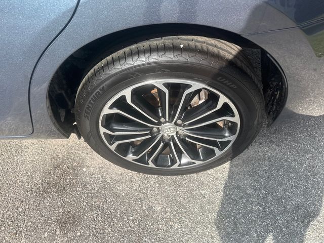2015 Toyota Corolla S PLUS - 23029286 - 17