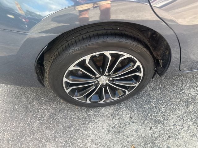 2015 Toyota Corolla S PLUS - 23029286 - 18