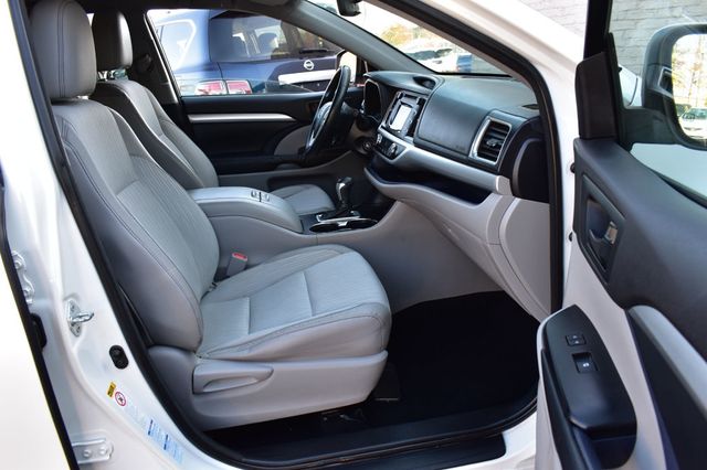 2015 Toyota Highlander AWD 4dr V6 LE Plus - 22946608 - 16