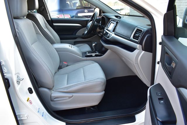 2015 Toyota Highlander AWD 4dr V6 LE Plus - 22946608 - 19