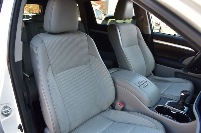 2015 Toyota Highlander AWD 4dr V6 LE Plus - 22946608 - 20