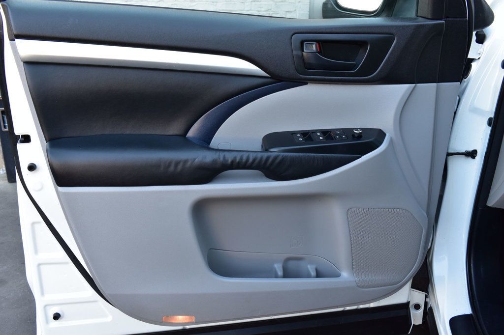 2015 Toyota Highlander AWD 4dr V6 LE Plus - 22946608 - 47