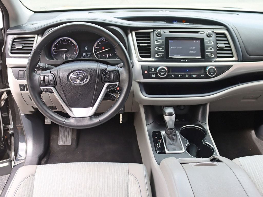 2015 Toyota Highlander AWD 4dr V6 LE Plus - 22902198 - 10