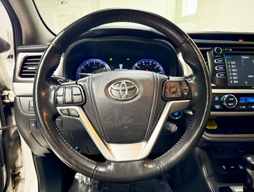 2015 Toyota Highlander XLE photo 9