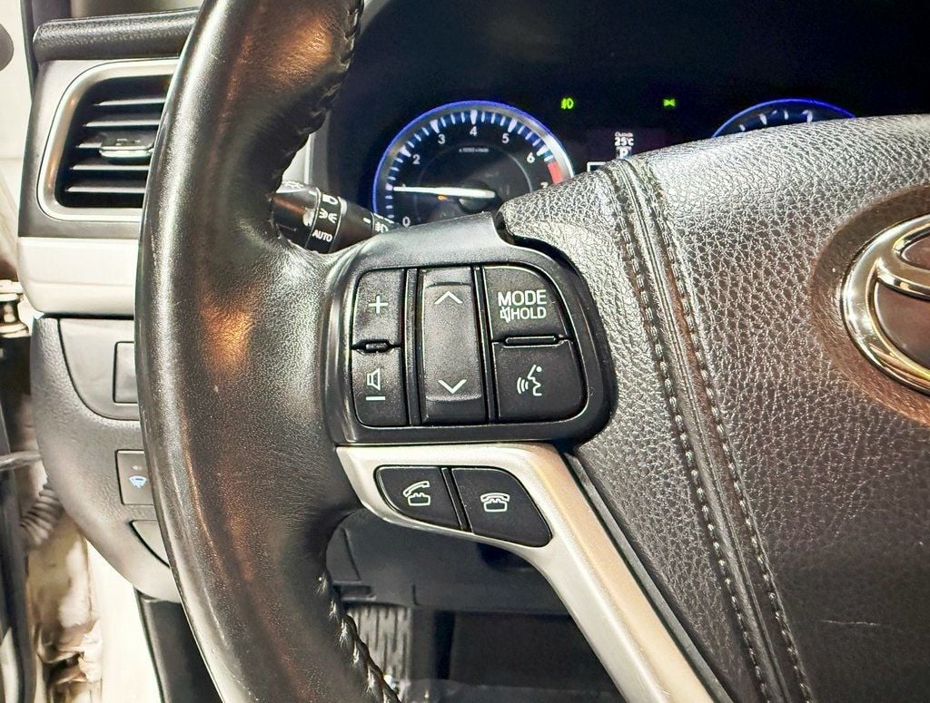 2015 Toyota Highlander XLE photo 11
