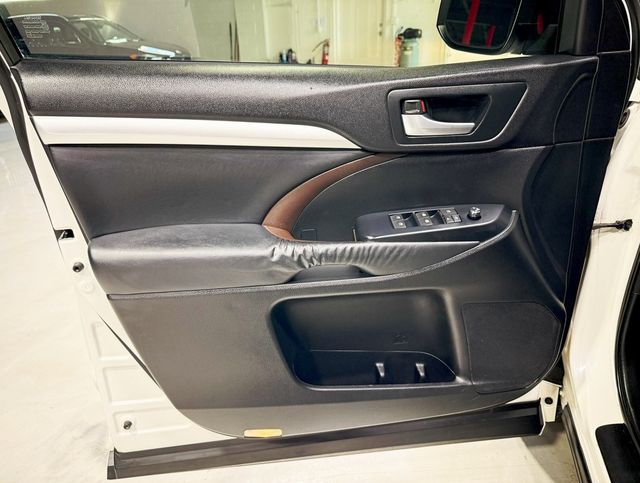 2015 Toyota Highlander AWD 4dr V6 XLE - 22919298 - 31