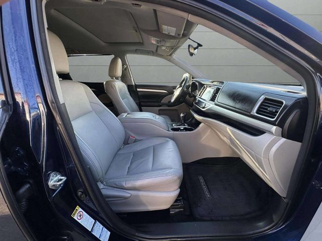 2015 Toyota Highlander AWD 4dr V6 XLE - 22940955 - 35