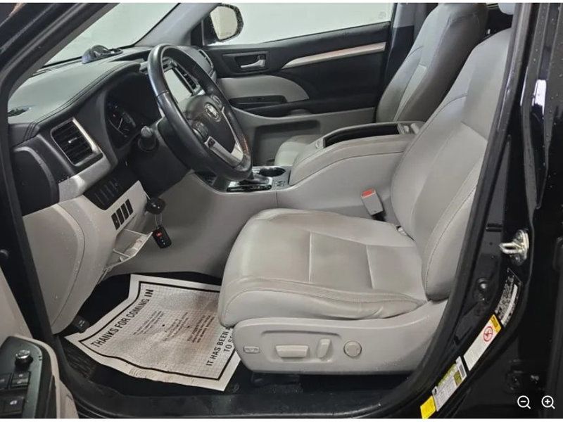2015 Toyota Highlander Base Hybrid photo 7