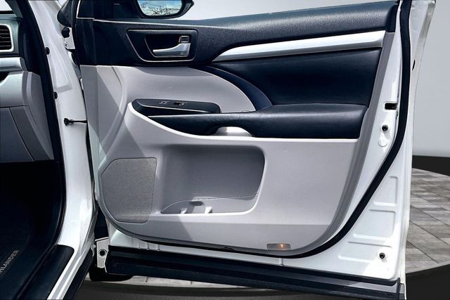 2015 Toyota Highlander AWD 4dr V6 XLE - 23017346 - 16