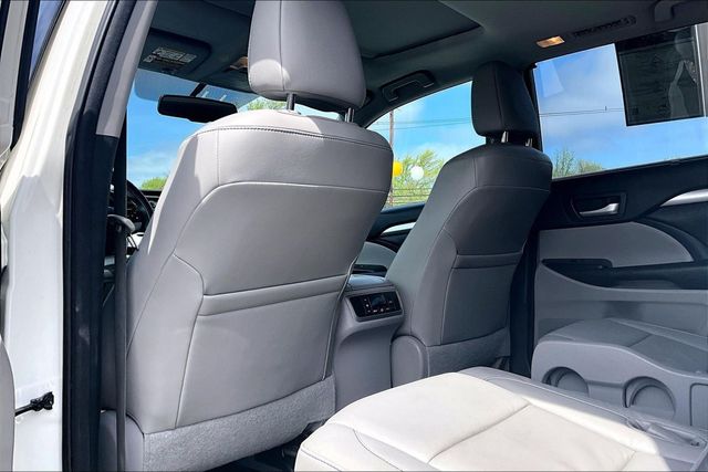 2015 Toyota Highlander AWD 4dr V6 XLE - 23017346 - 18