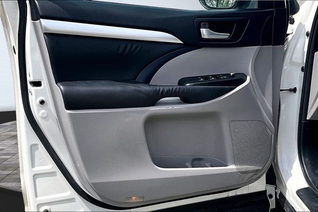 2015 Toyota Highlander AWD 4dr V6 XLE - 23017346 - 8