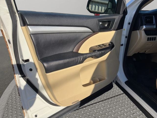 2015 Toyota Highlander FWD 4dr V6 LE Plus - 22984825 - 11
