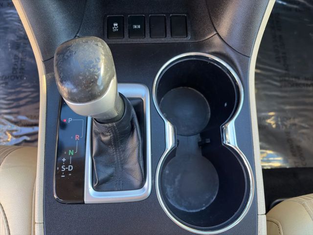 2015 Toyota Highlander FWD 4dr V6 LE Plus - 22984825 - 17