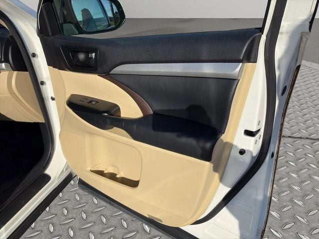 2015 Toyota Highlander FWD 4dr V6 LE Plus - 22984825 - 18