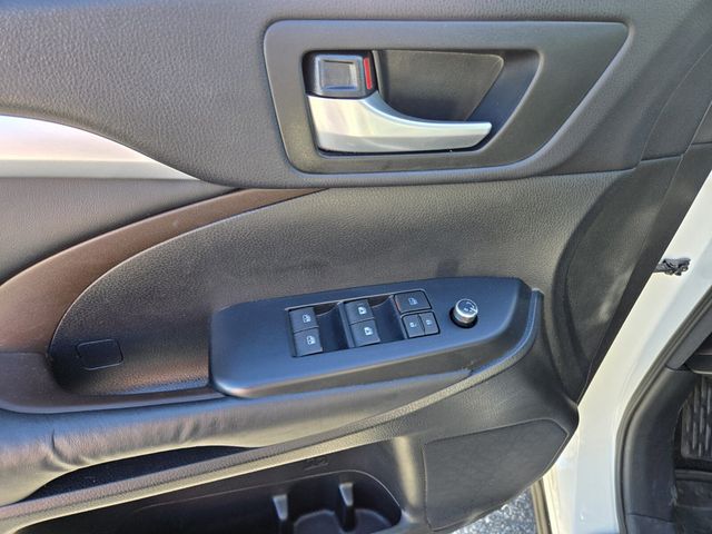 2015 Toyota Highlander FWD 4dr V6 XLE - 22979775 - 15