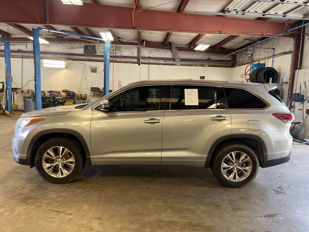 2015 Toyota Highlander XLE photo 2