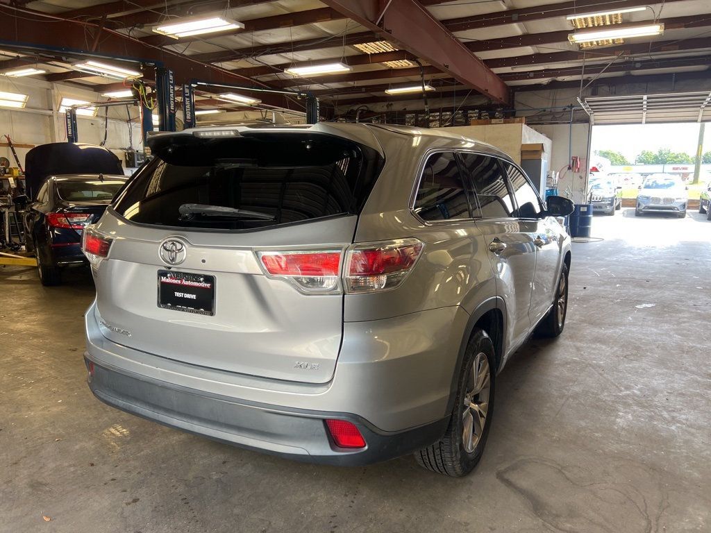 2015 Toyota Highlander XLE photo 3