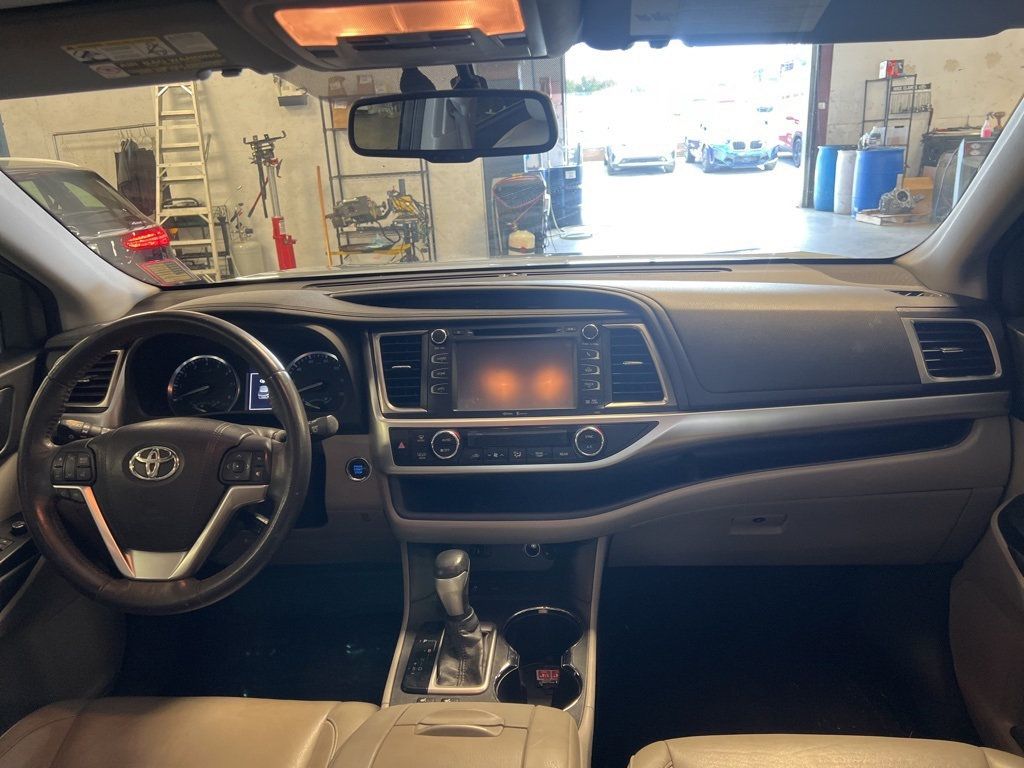 2015 Toyota Highlander XLE photo 4