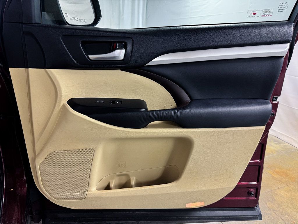 2015 Toyota Highlander XLE V6 AWD - 23033475 - 16