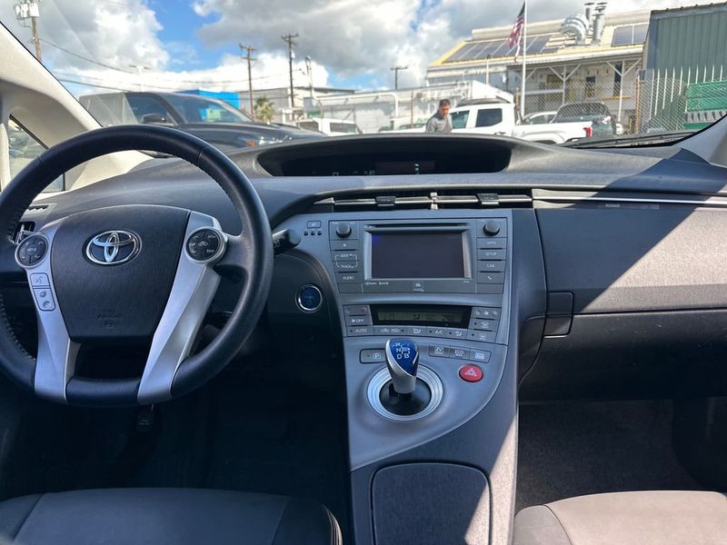 2015 Toyota Prius 5dr Hatchback Four - 22954918 - 12