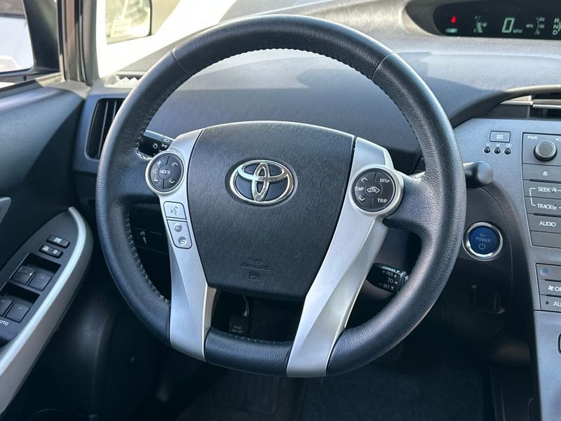 2015 Toyota Prius 5dr Hatchback Four - 22954918 - 16