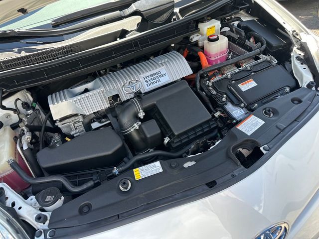 2015 Toyota Prius 5dr Hatchback Four - 22954918 - 19