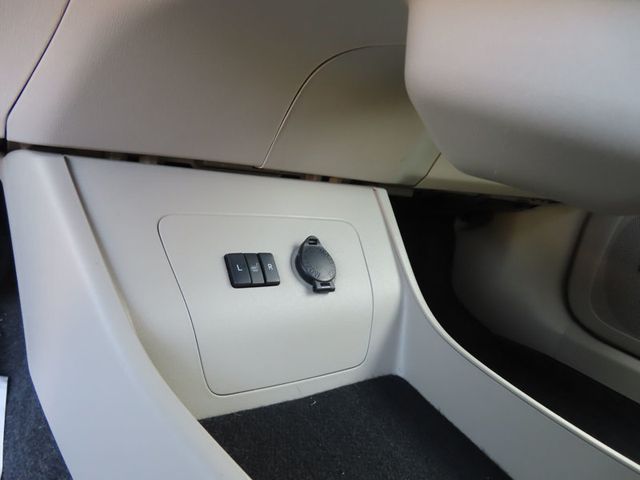 2015 Toyota Prius 5dr Hatchback Four - 23071848 - 10