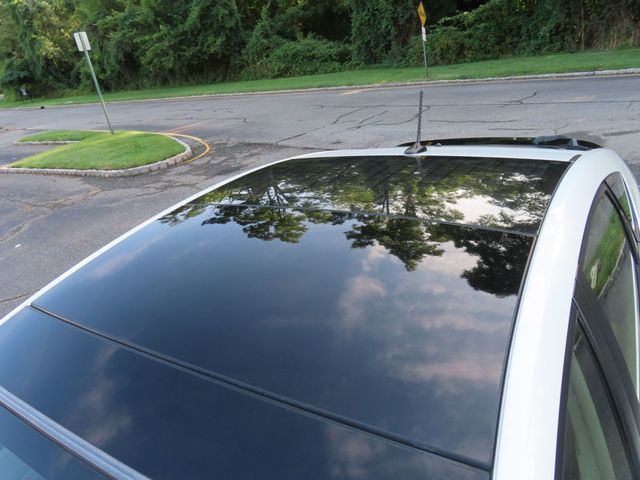 2015 Toyota Prius 5dr Hatchback Four - 23071848 - 22