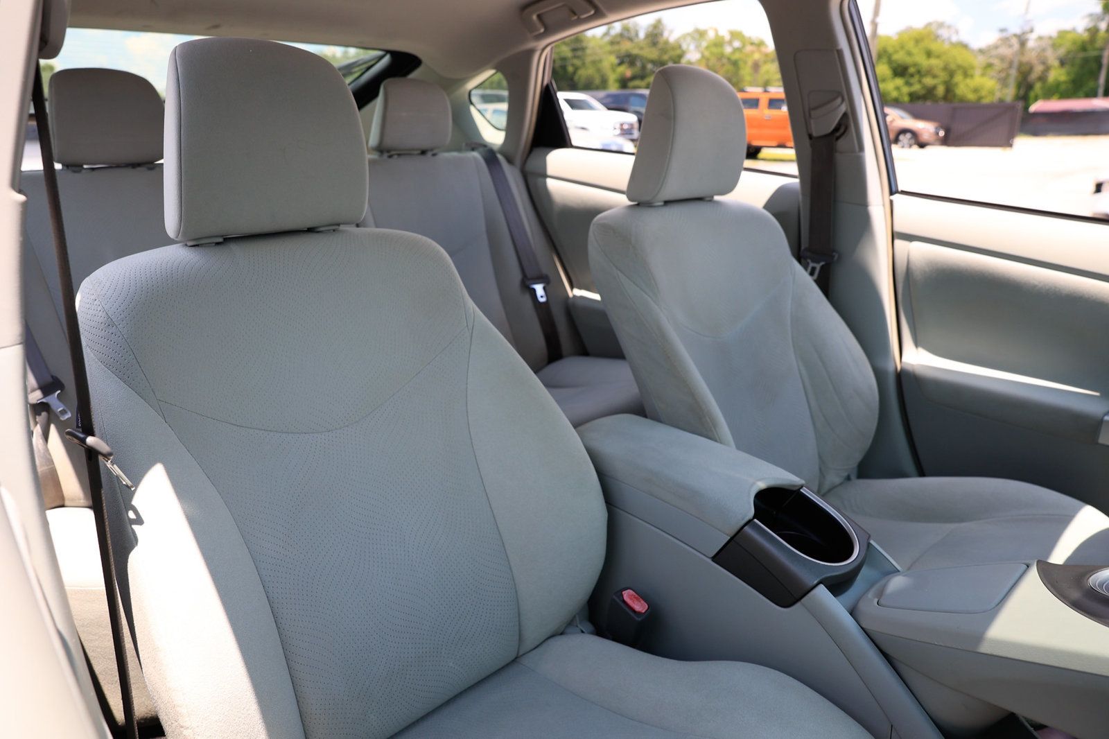 2015 Toyota Prius Four photo 16