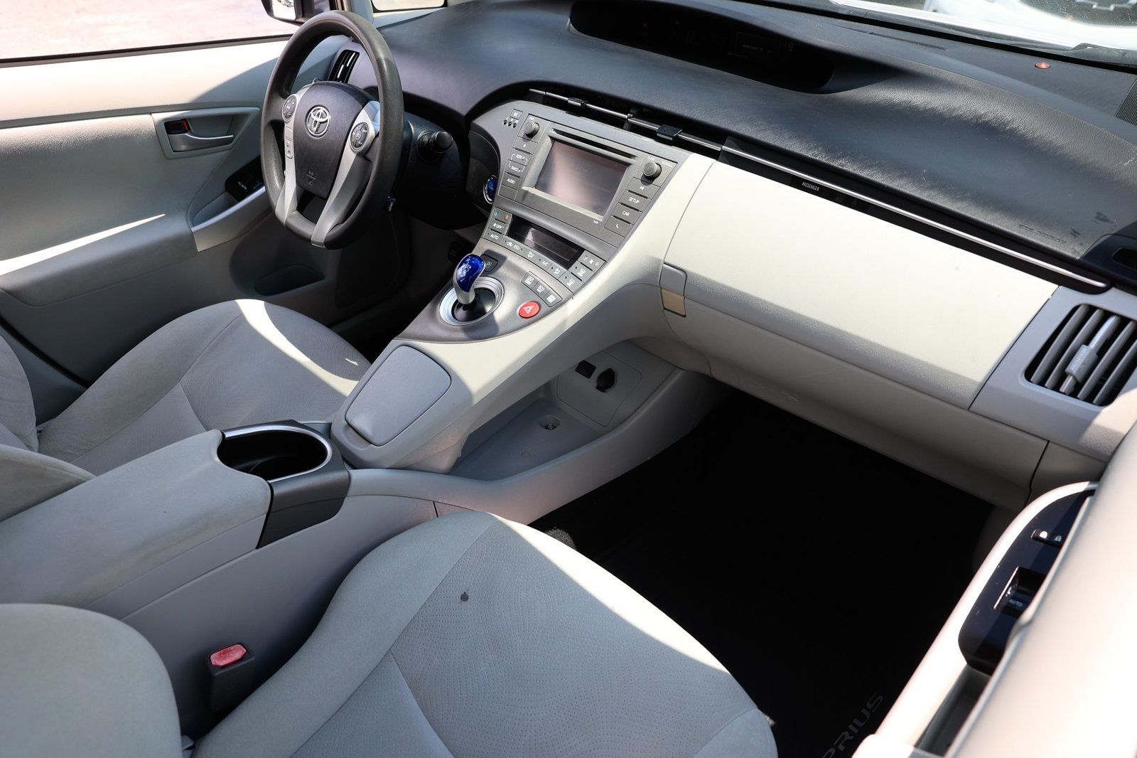 2015 Toyota Prius Four photo 18