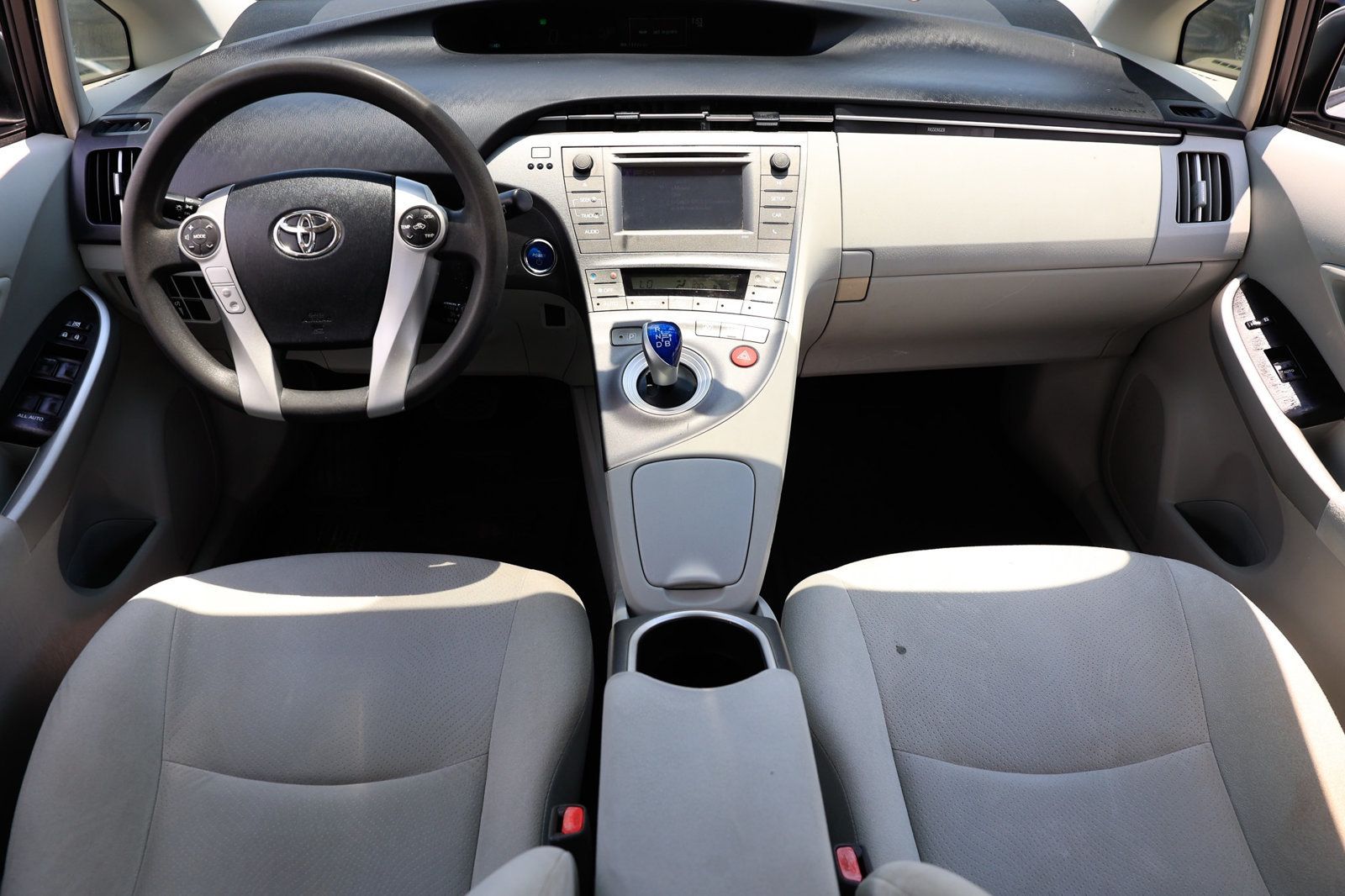 2015 Toyota Prius Four photo 2