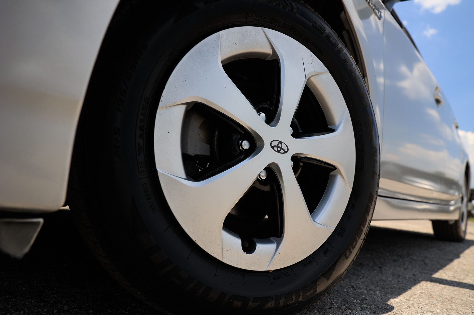 2015 Toyota Prius Four photo 25
