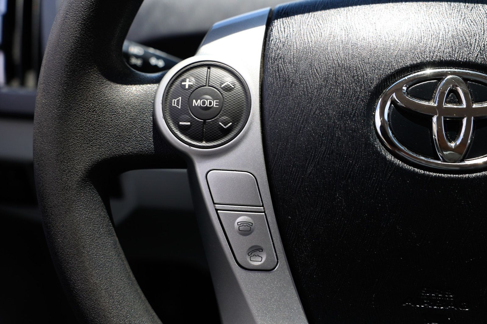 2015 Toyota Prius Four photo 27