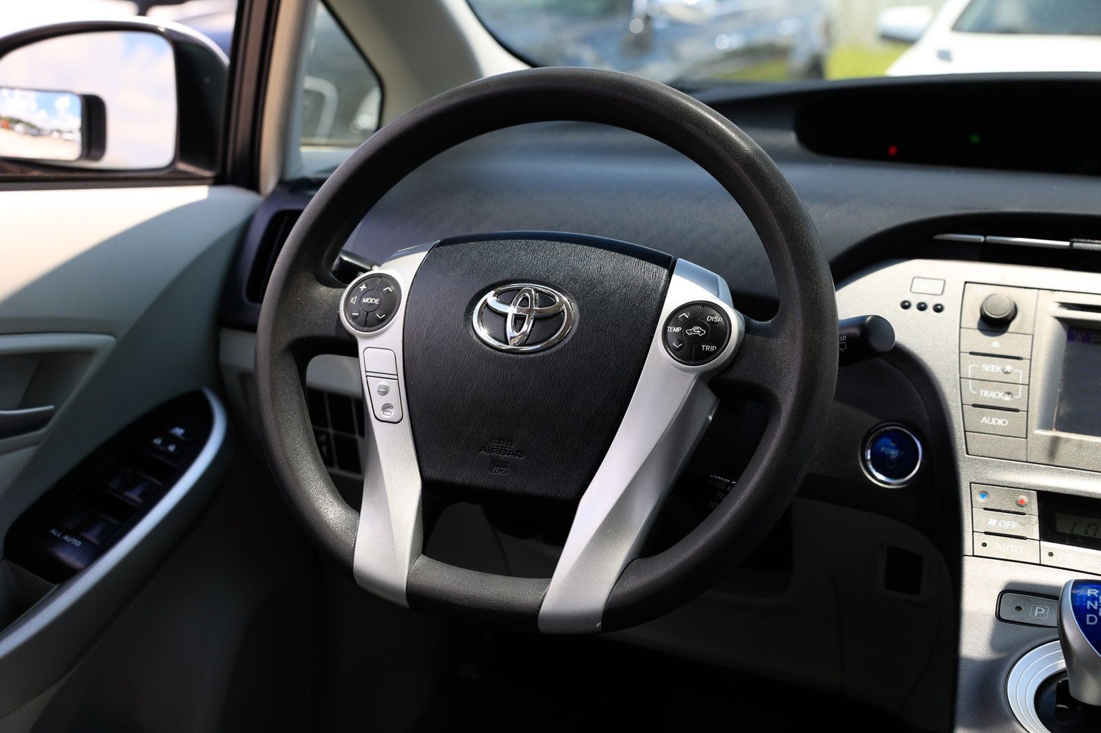 2015 Toyota Prius Four photo 29